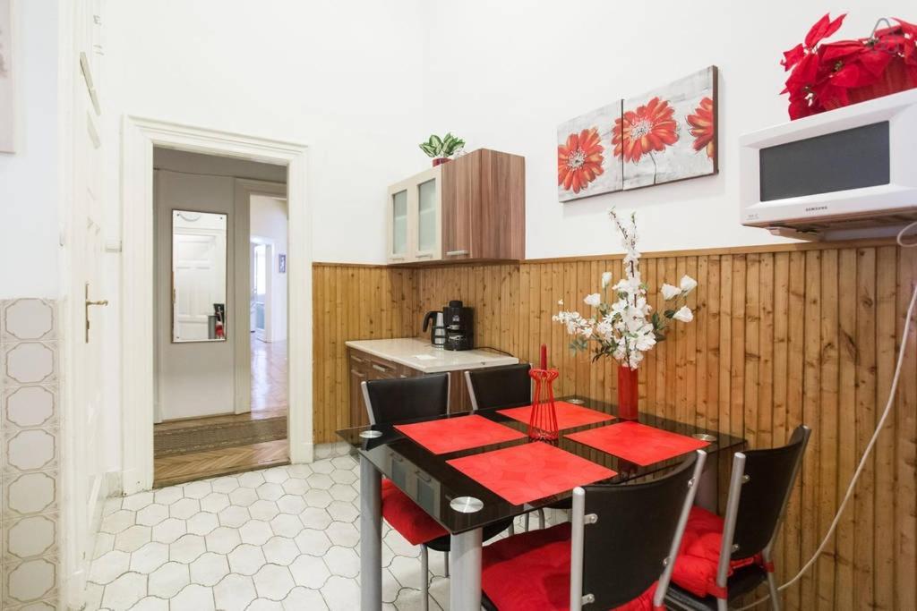 Chain Bridge Apartment Budapest Bagian luar foto