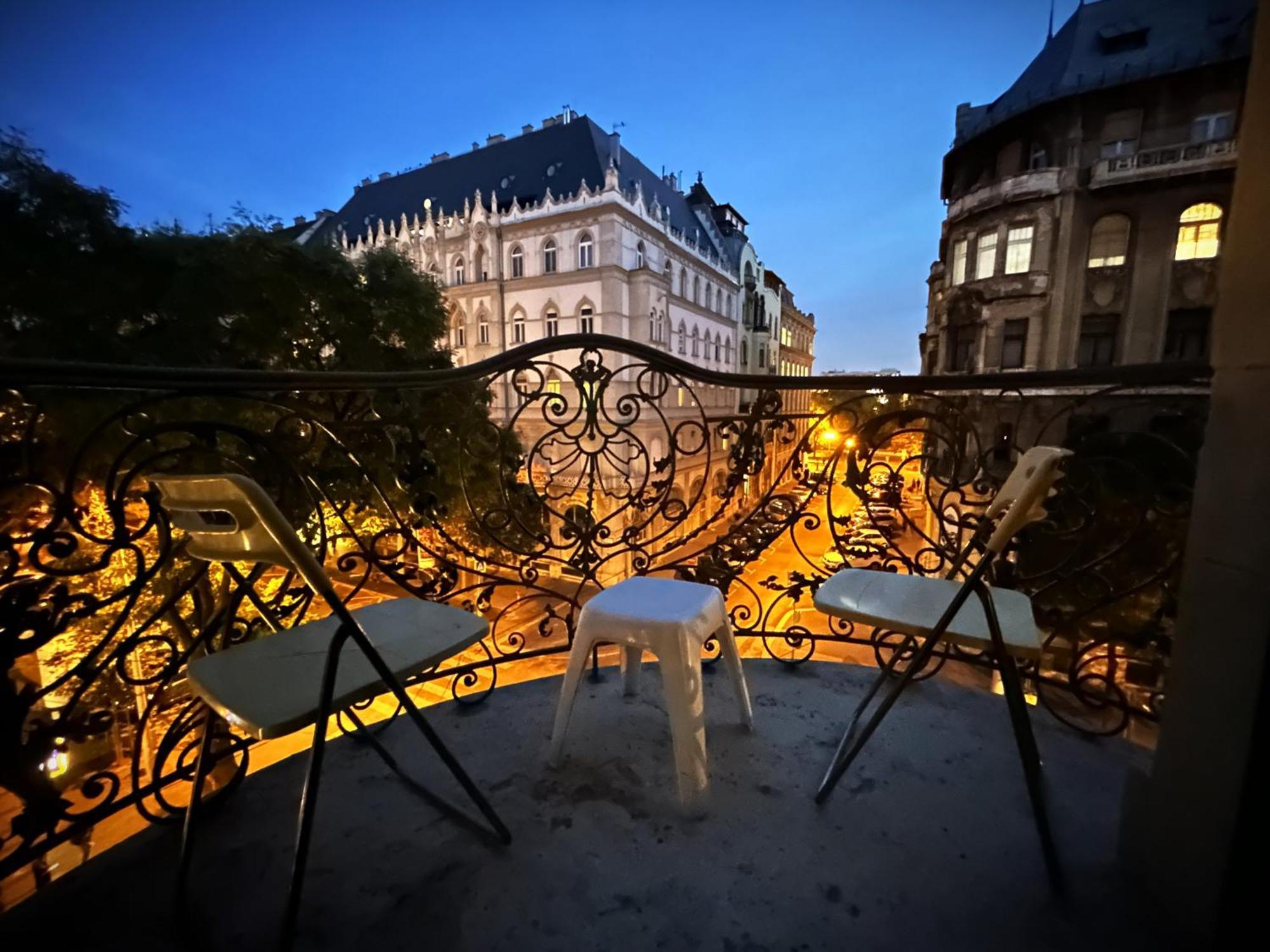 Chain Bridge Apartment Budapest Bagian luar foto