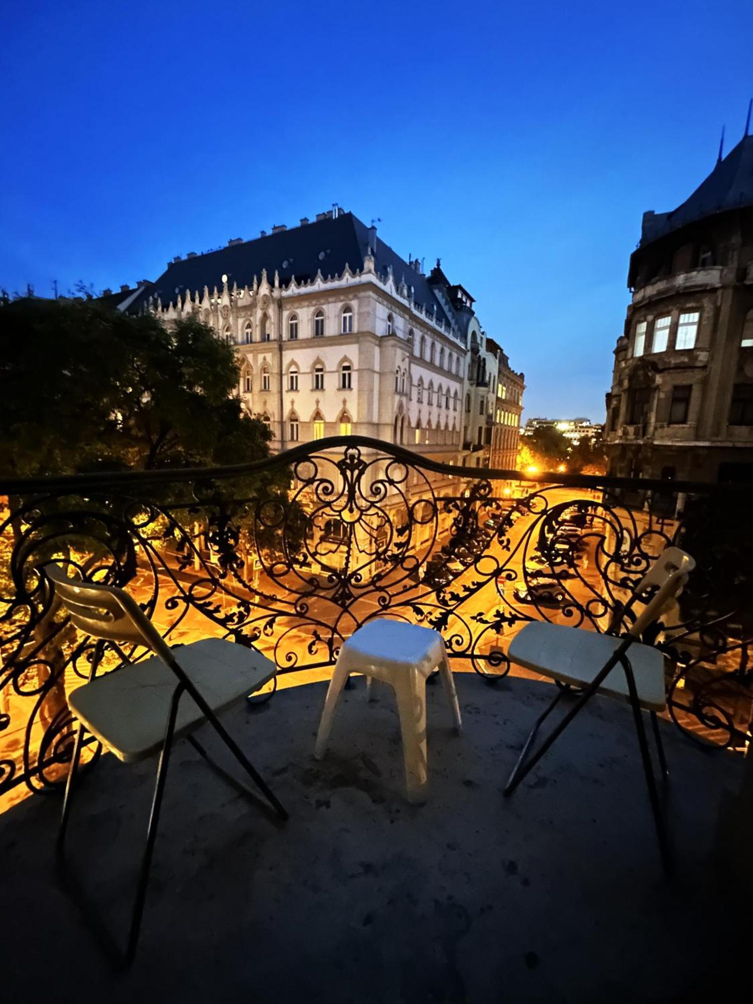 Chain Bridge Apartment Budapest Bagian luar foto