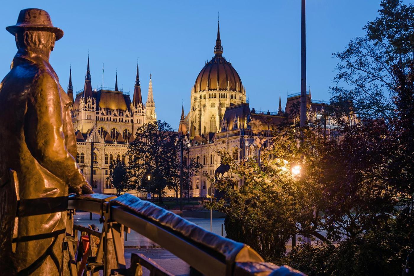 Chain Bridge Apartment Budapest Bagian luar foto