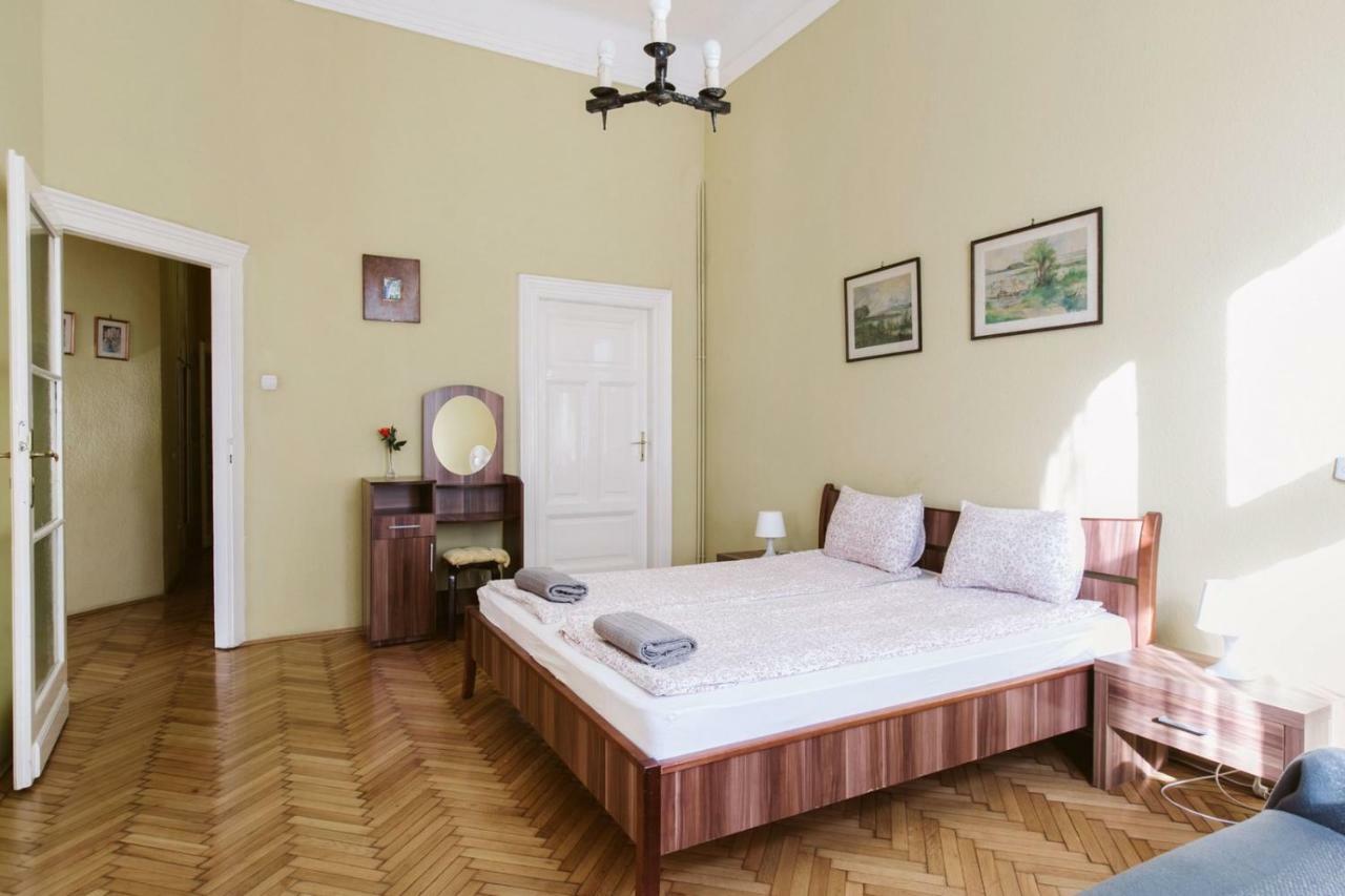 Chain Bridge Apartment Budapest Bagian luar foto