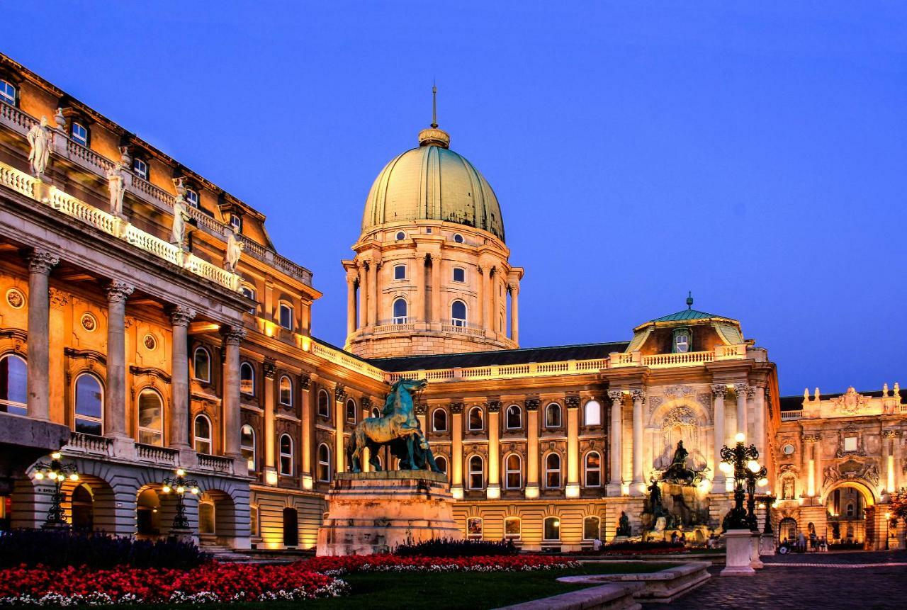 Chain Bridge Apartment Budapest Bagian luar foto