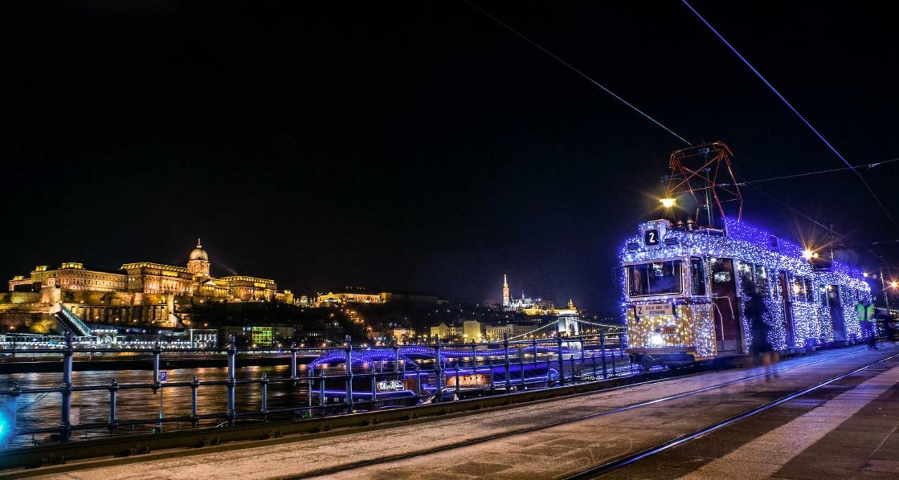 Chain Bridge Apartment Budapest Bagian luar foto