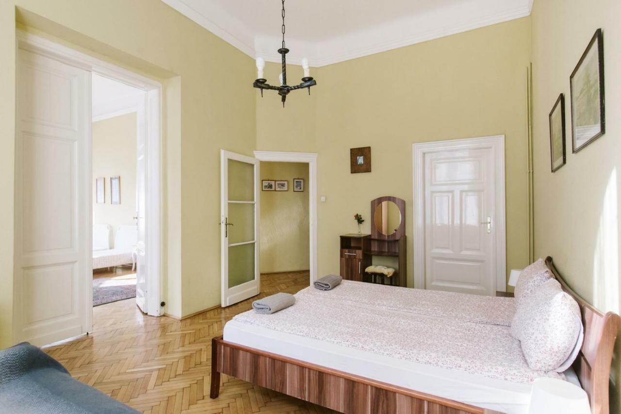 Chain Bridge Apartment Budapest Bagian luar foto