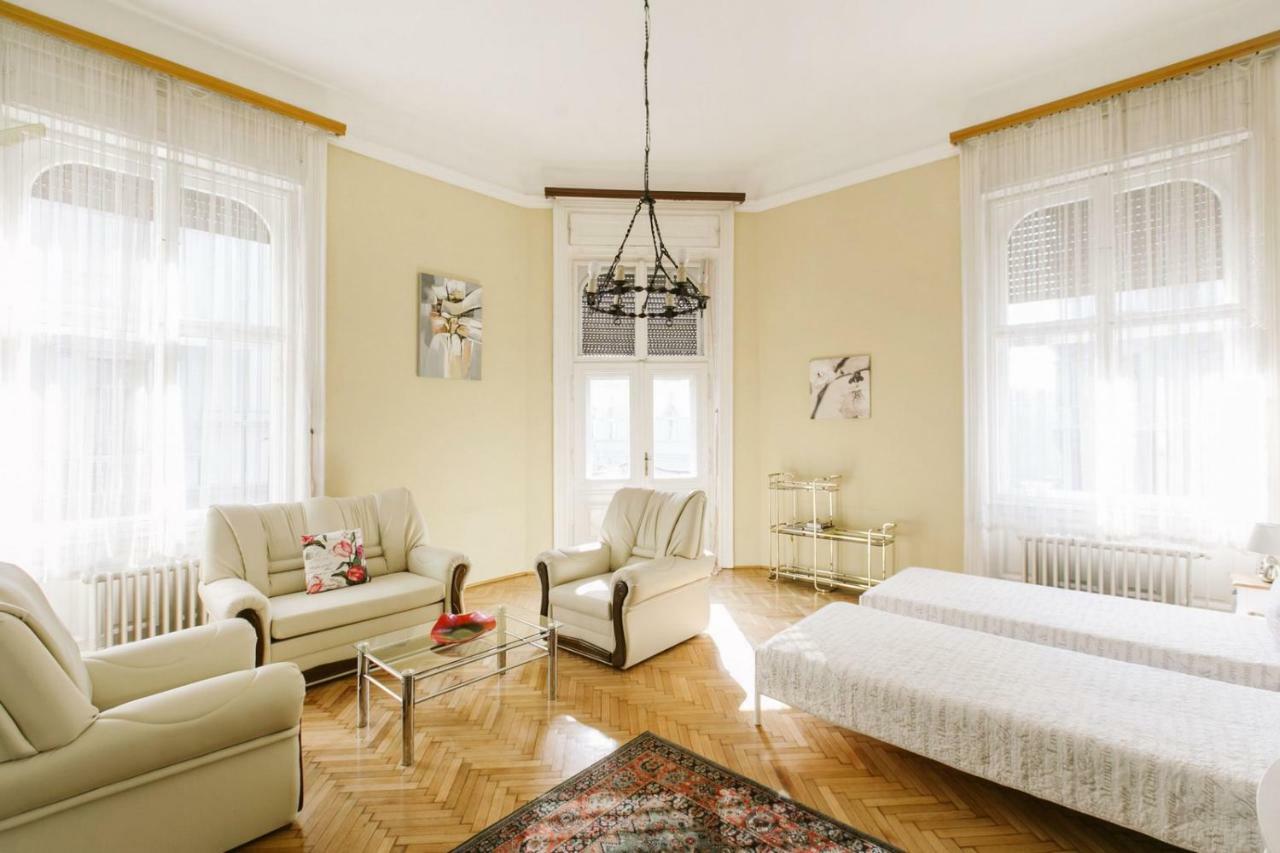 Chain Bridge Apartment Budapest Bagian luar foto