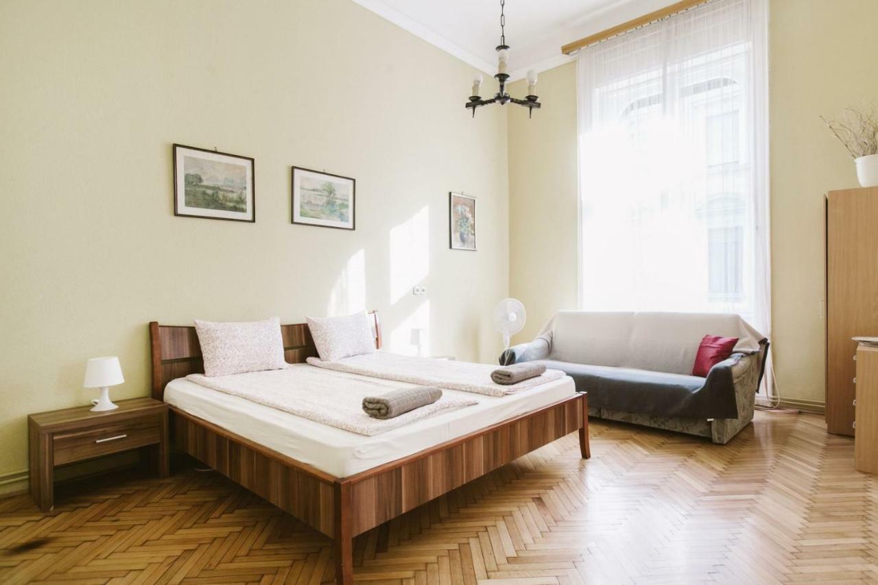 Chain Bridge Apartment Budapest Bagian luar foto