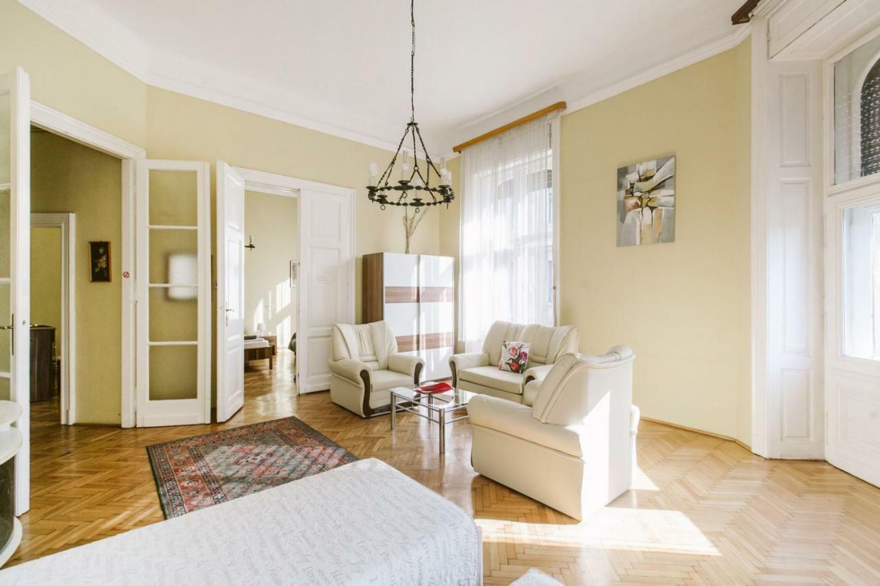 Chain Bridge Apartment Budapest Bagian luar foto